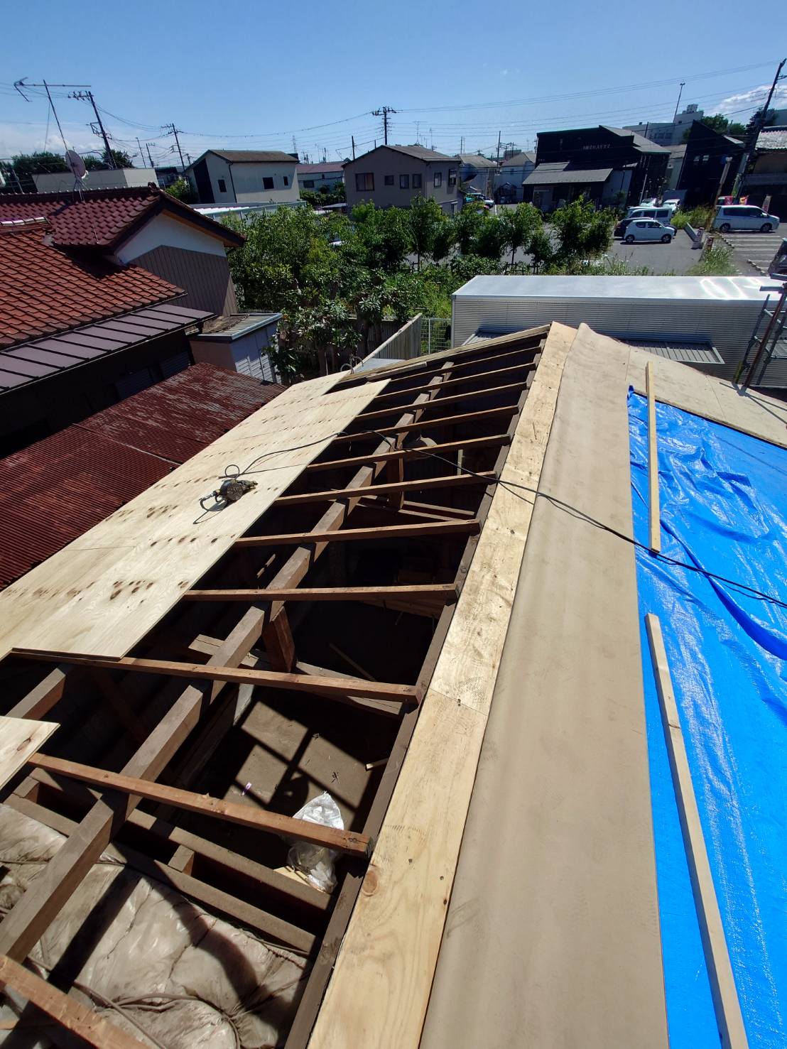 屋根工事中