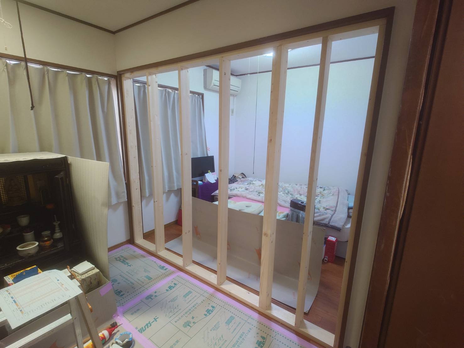 間仕切り工事中