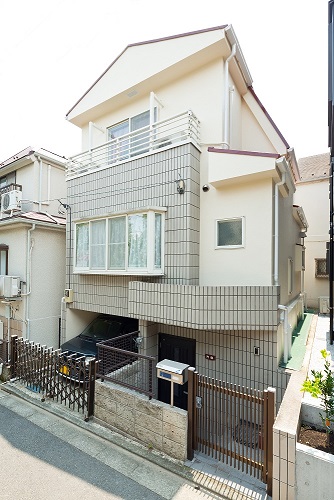狭小住宅への採光とペットとの共生　東京都　外壁施工後