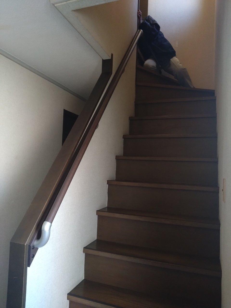 手摺のない階段へ新規に手摺を設置工事②