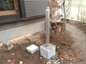 庭に出る時のぬれ縁と地面の間に踏み台を造作 屋外手すりも併設 市川市 船橋市 市川市のリフォームならコモドホーム